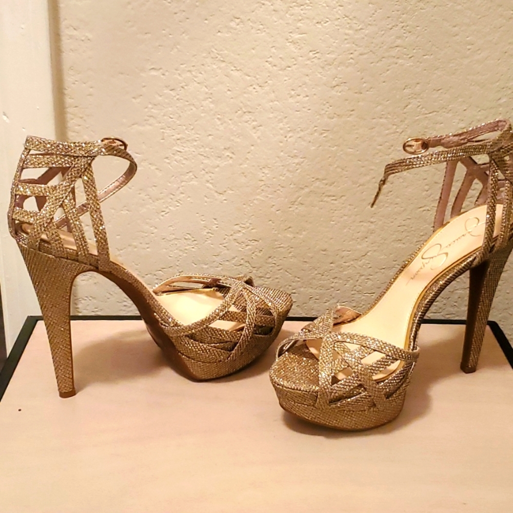 Jessica Simpson, size 7, gold